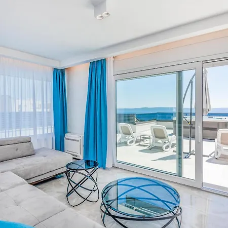 Cozy In With Jacuzzi Holiday home Makarska
