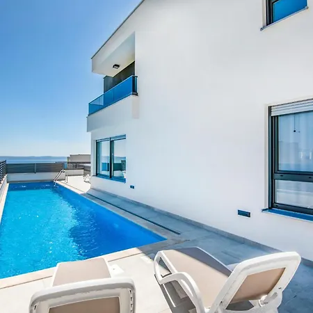 Holiday home Cozy In With Jacuzzi Makarska