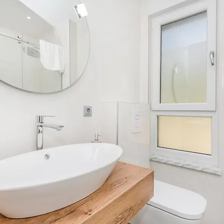 Cozy In With Jacuzzi *