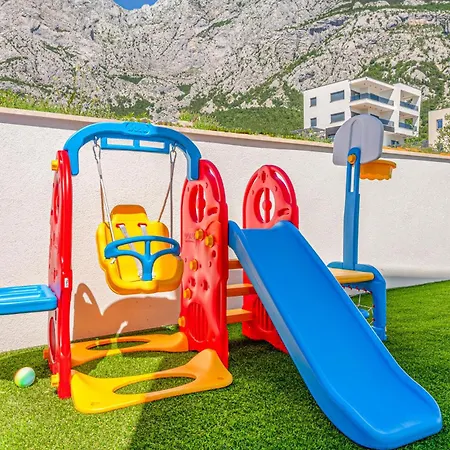 Cozy In With Jacuzzi Holiday home Makarska